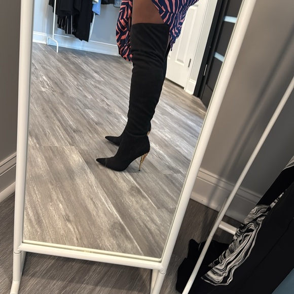 Over the knee black boots with pointed toe and gold decorative stiletto heel - Picture 7 of 8
